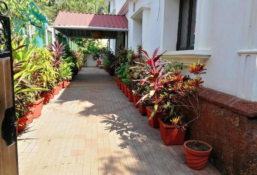 Cozy One Bedroom Apartment On Holiday Street, 2 Minutes Walk To Calangute Beach