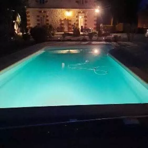 ペンション Au Milieu Coule La Garonne