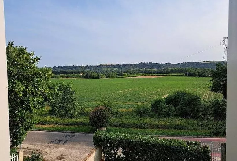 ペンション Au Milieu Coule La Garonne