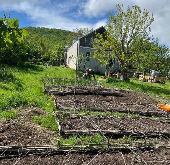 پانسیون Eco Family Guest House