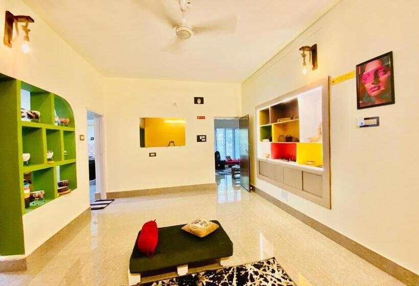 Crossroads Hostel 1980