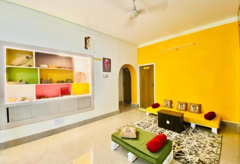 Crossroads Hostel 1980