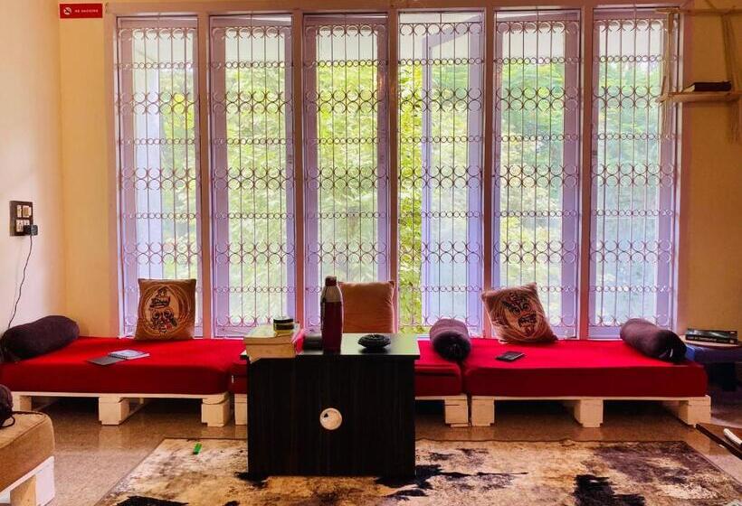 Crossroads Hostel 1980