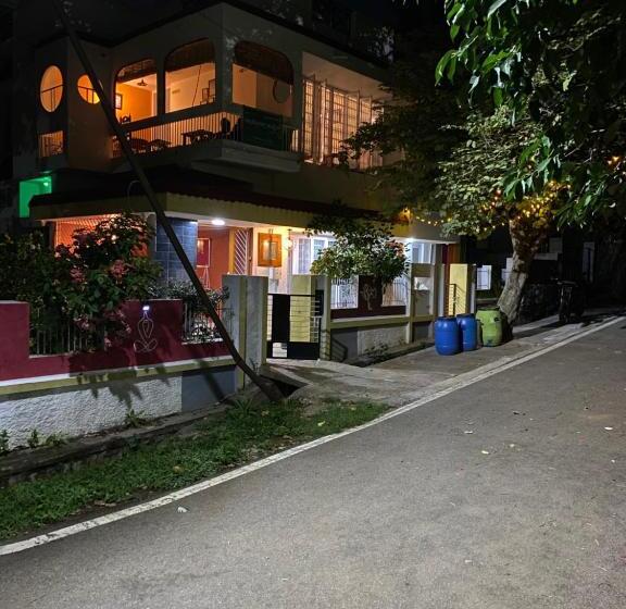 Crossroads Hostel 1980