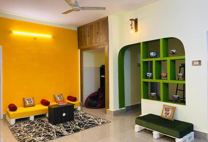 Crossroads Hostel 1980