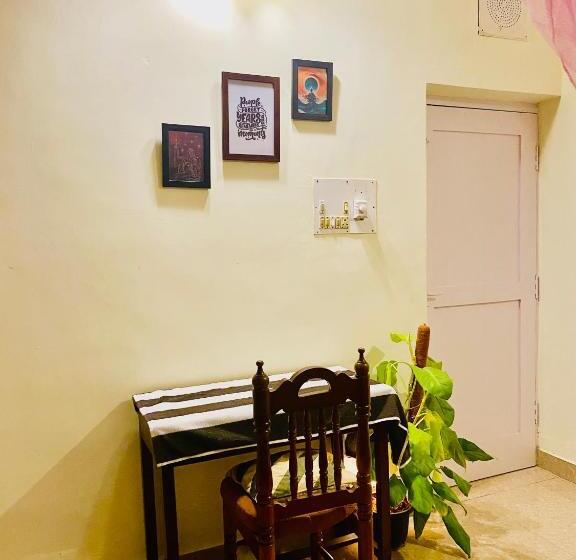 Crossroads Hostel 1980