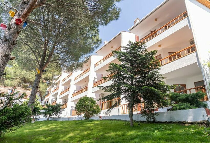 فندق Seasons Park Resort