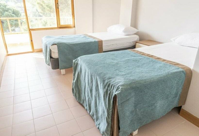 فندق Seasons Park Resort