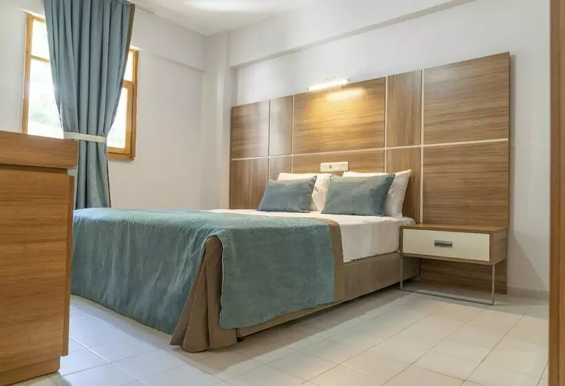 Hotelli Seasons Park Resort