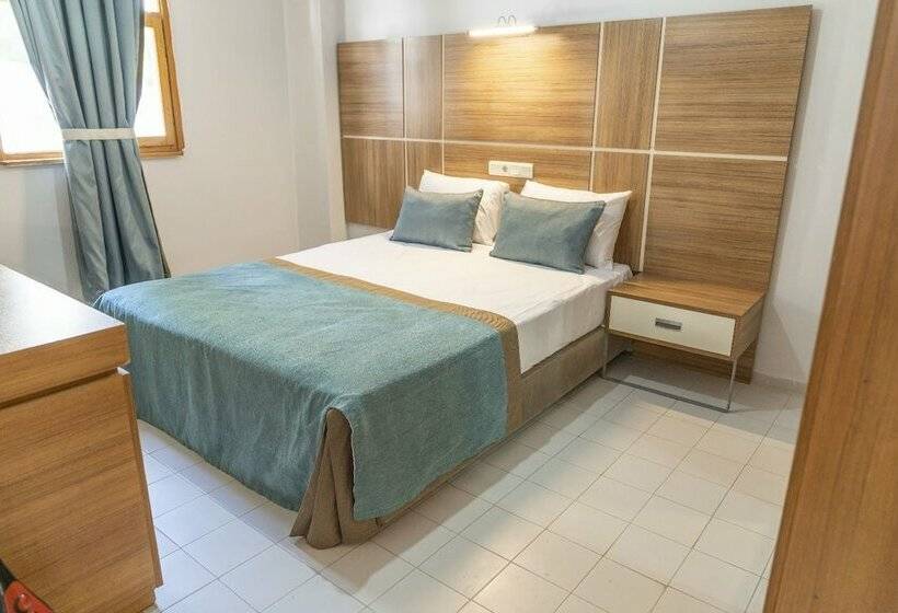 فندق Seasons Park Resort