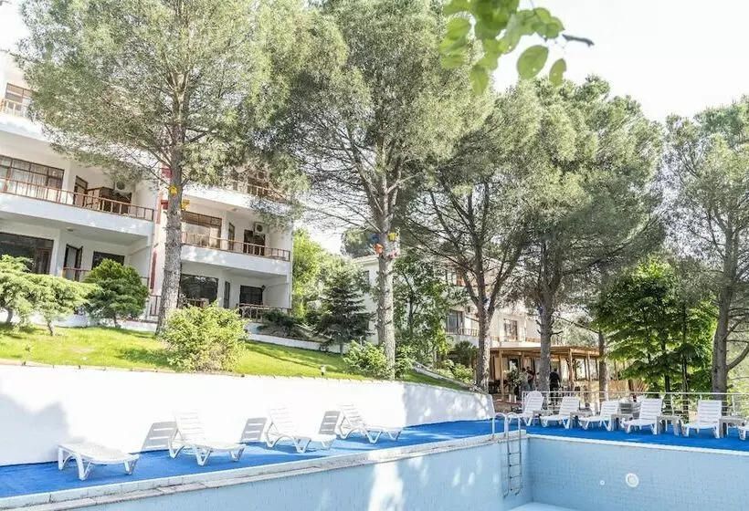 Hotelli Seasons Park Resort