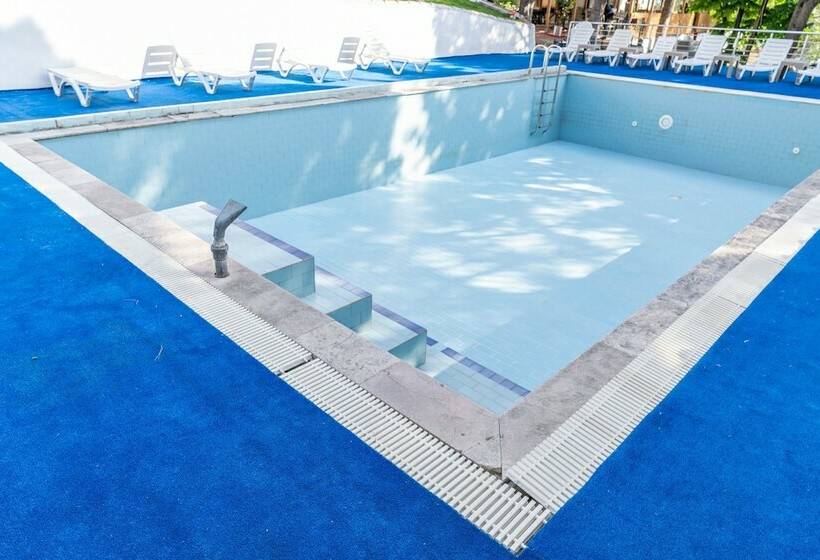 Отель Seasons Park Resort