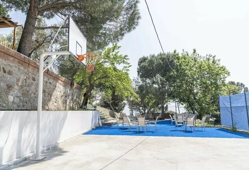 Hotelli Seasons Park Resort