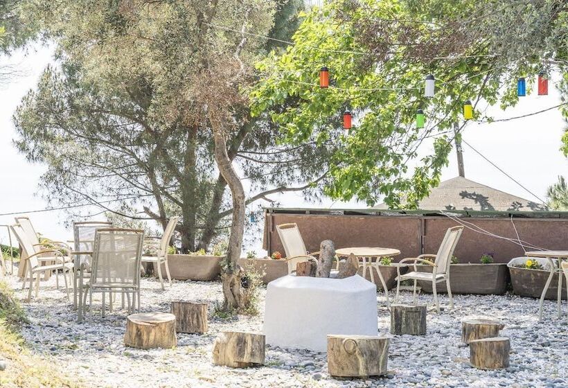 فندق Seasons Park Resort