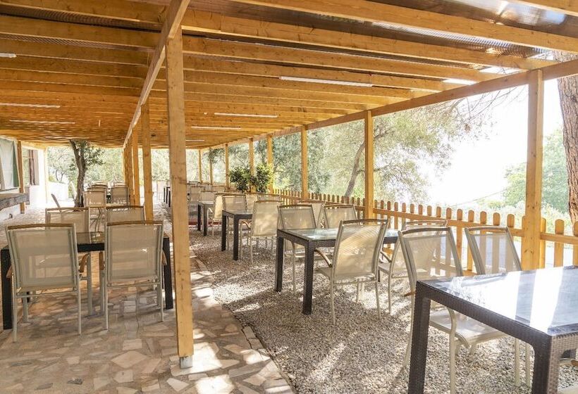 فندق Seasons Park Resort