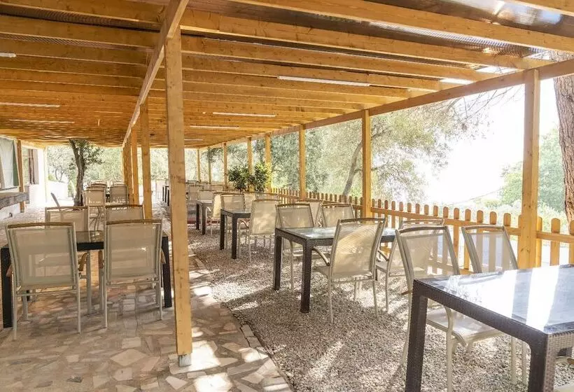 Hotelli Seasons Park Resort