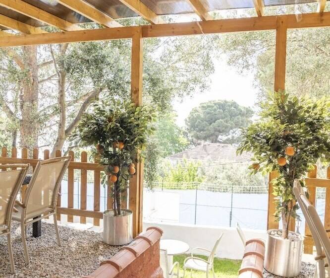 فندق Seasons Park Resort