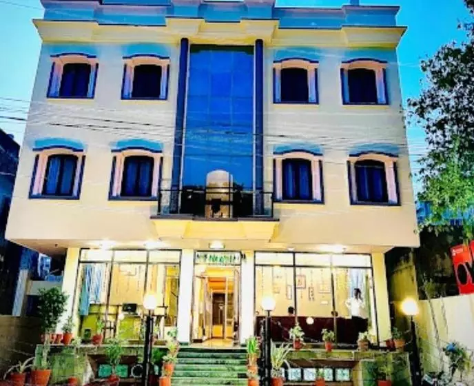 Hotelli Collection O Anuja Palace