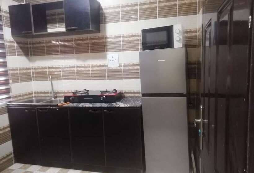 هتل Ejomor Home Apartment