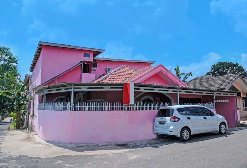 هتل Oyo 92598 Sulthan Homestay Syariah 3