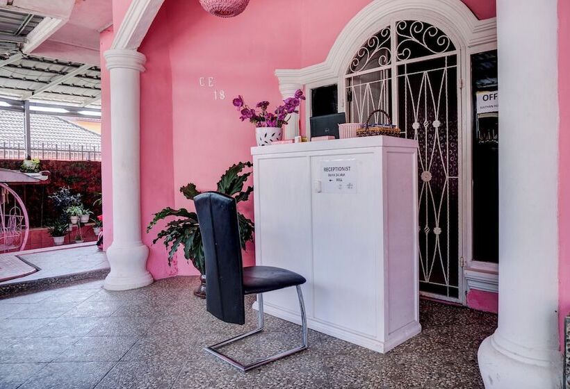 هتل Oyo 92598 Sulthan Homestay Syariah 3