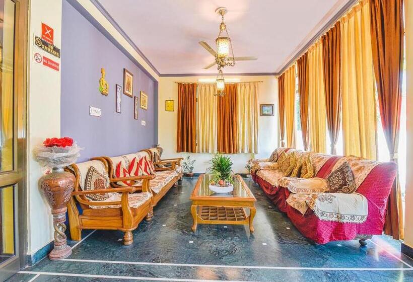 فندق Collection O Anuja Palace