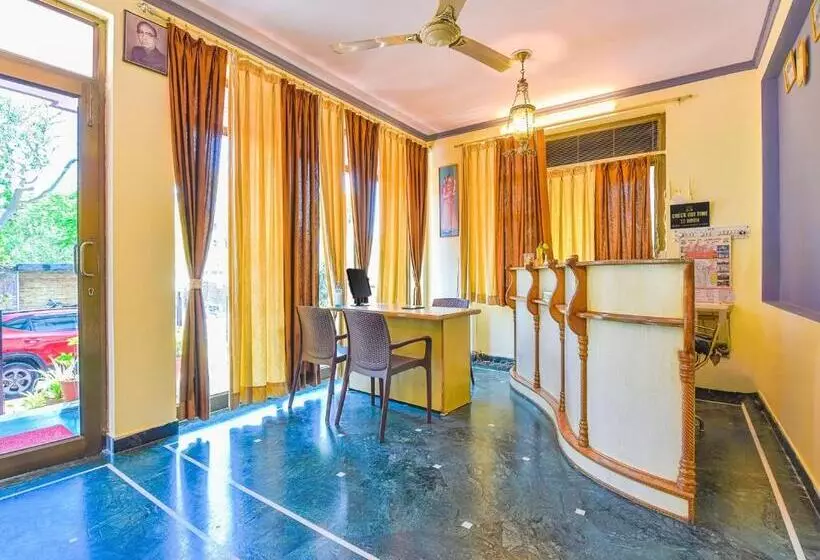 Hotelli Collection O Anuja Palace