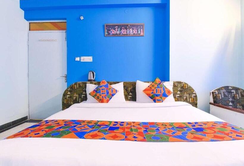 فندق Collection O Anuja Palace