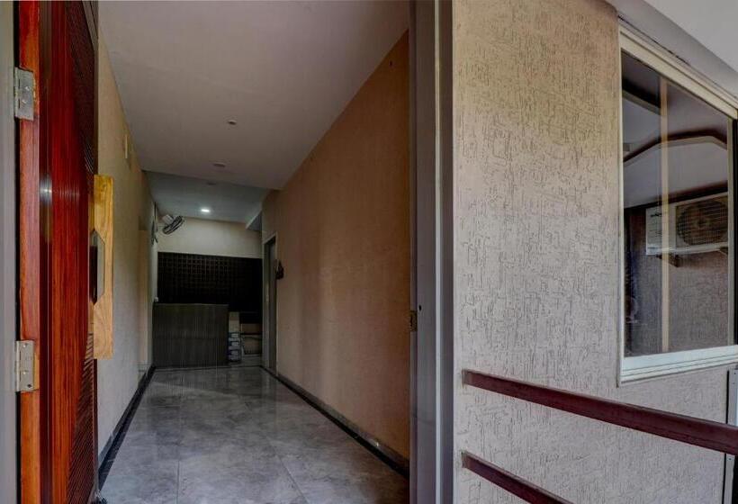 ホテル Oyo Flagship 81405 Onyx Inn