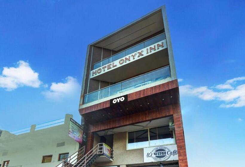 ホテル Oyo Flagship 81405 Onyx Inn