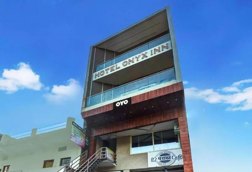 ホテル Oyo Flagship 81405 Onyx Inn