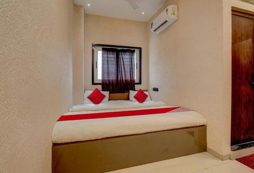 ホテル Oyo Flagship 81405 Onyx Inn