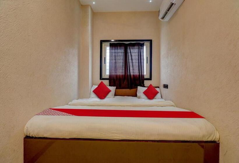 ホテル Oyo Flagship 81405 Onyx Inn