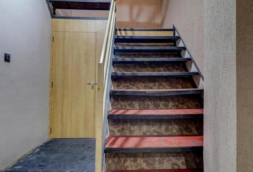 ホテル Oyo Flagship 81405 Onyx Inn