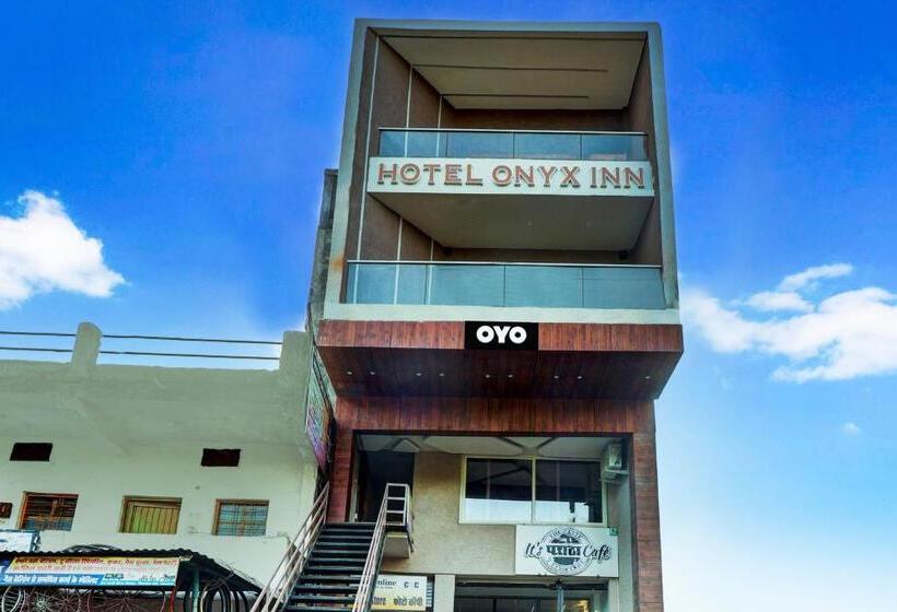 ホテル Oyo Flagship 81405 Onyx Inn