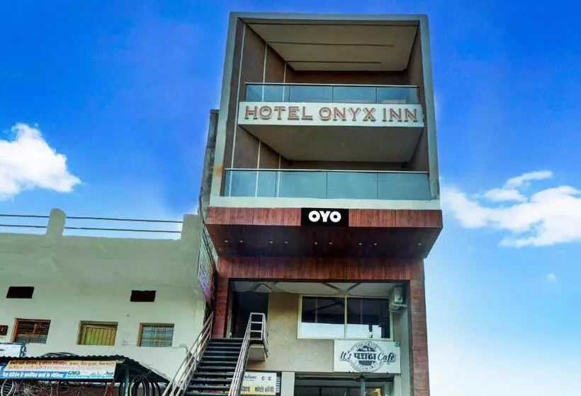 ホテル Oyo Flagship 81405 Onyx Inn
