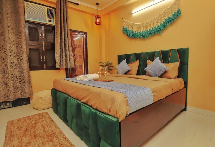 Hotel Roomshala 035 Premium Inn Noida Sec 15