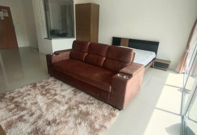 Chic Condominium Karon