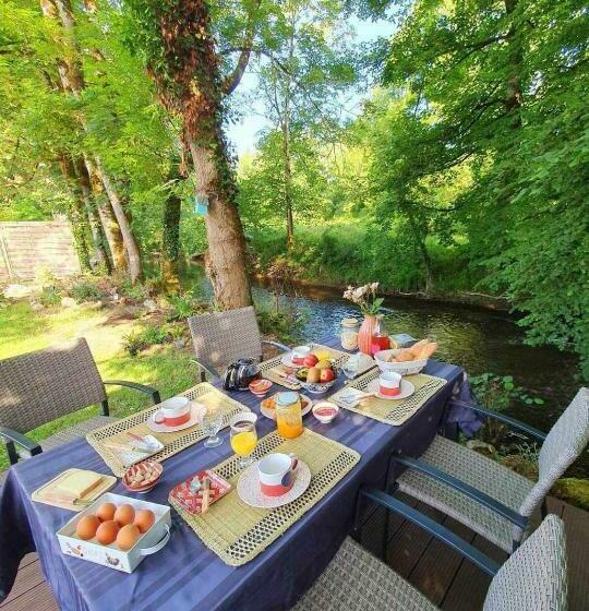 פנסיון Ici Cool Une Rivière