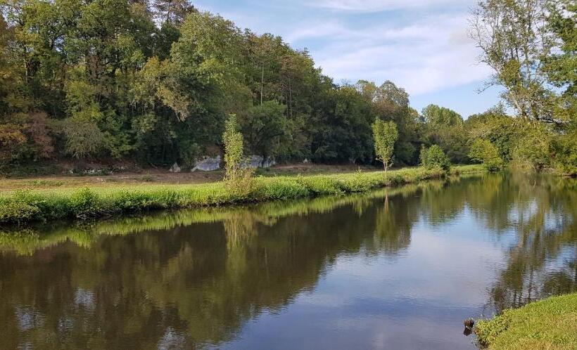 פנסיון Ici Cool Une Rivière