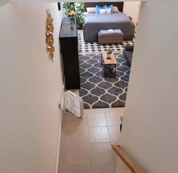تختخواب و صبحانه Daphy Open Loft