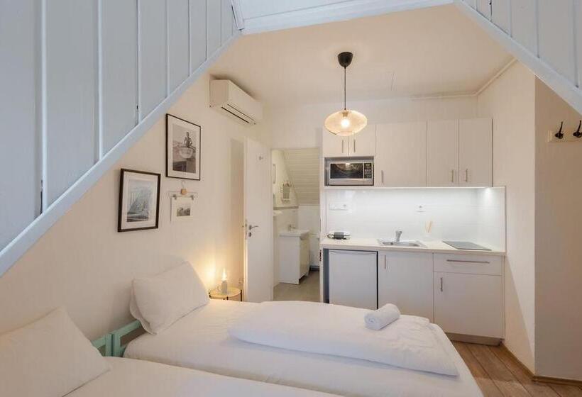 펜션 Kékmadaras Vendégház Tihany