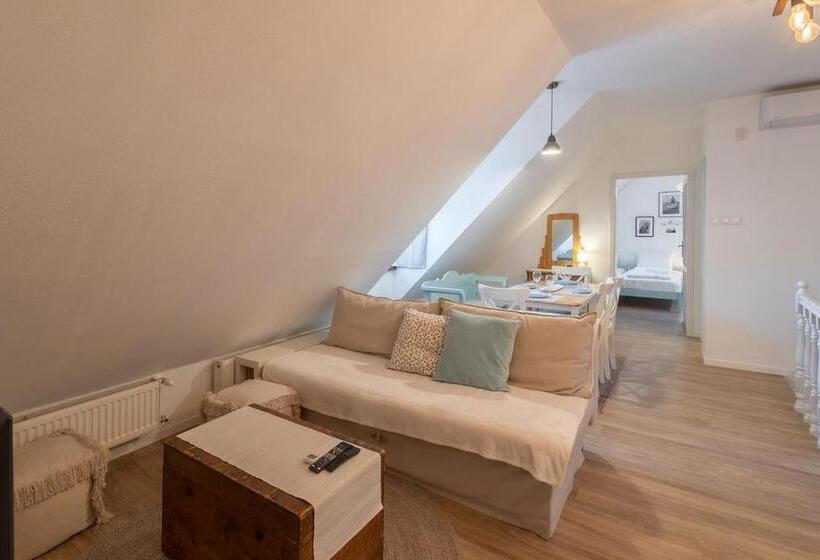 펜션 Kékmadaras Vendégház Tihany