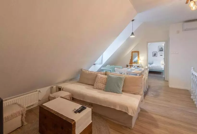 ペンション Kékmadaras Vendégház Tihany