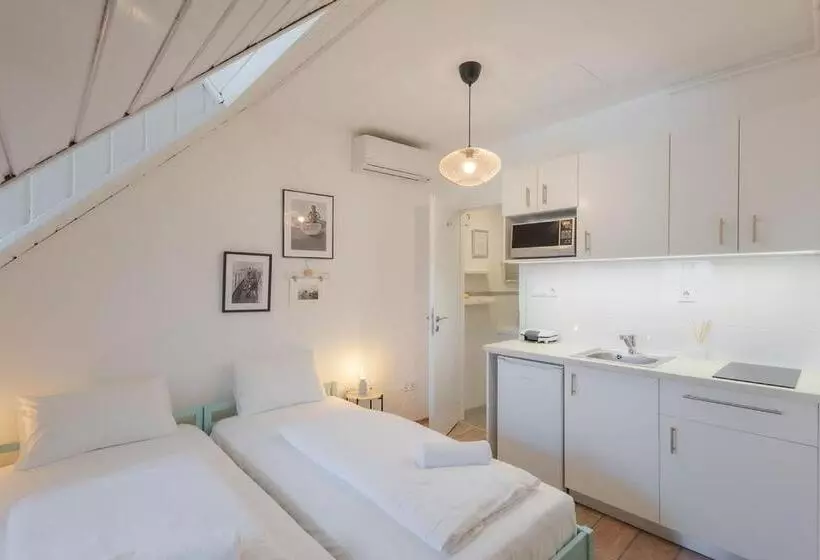 ペンション Kékmadaras Vendégház Tihany