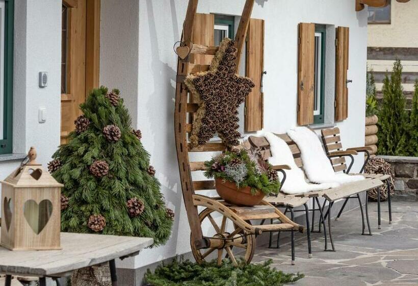 هتل Appartement Am Hof Untertann