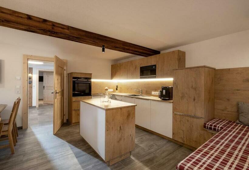 هتل Appartement Am Hof Untertann