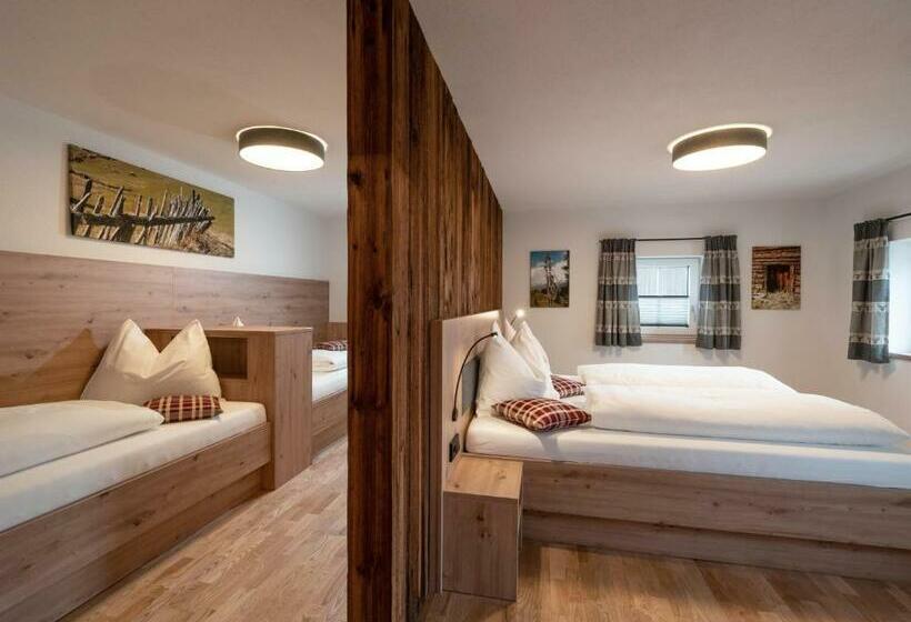 هتل Appartement Am Hof Untertann