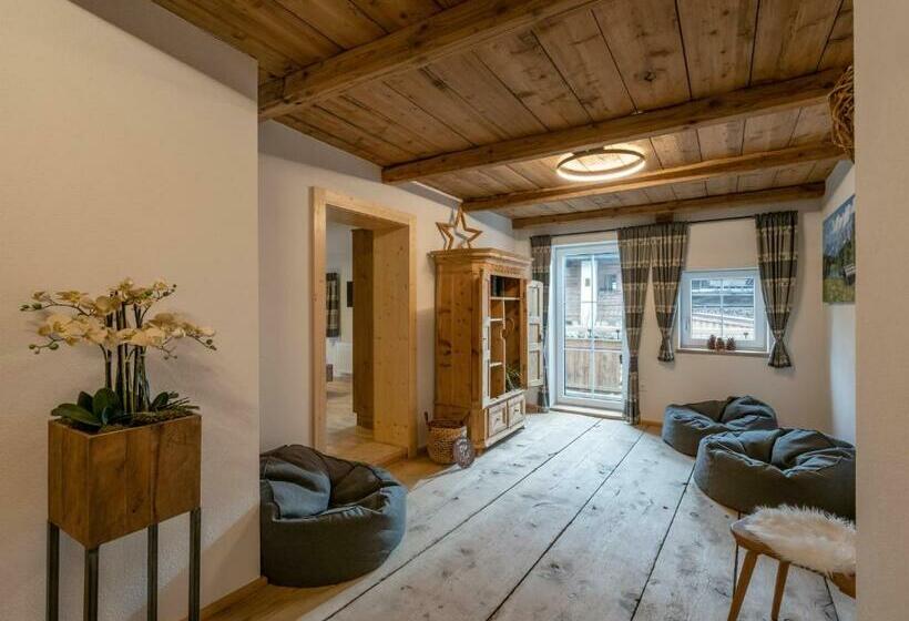 هتل Appartement Am Hof Untertann