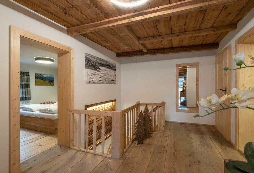 هتل Appartement Am Hof Untertann